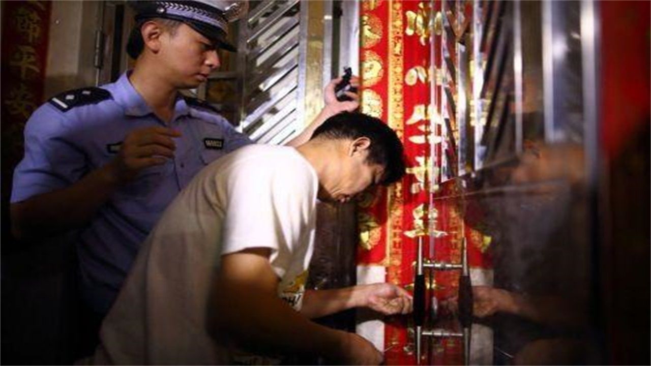 陇南地区请开锁师傅开了锁后，师傅